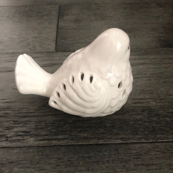 White small ceramic Dove accent decor - Picture 3 of 8